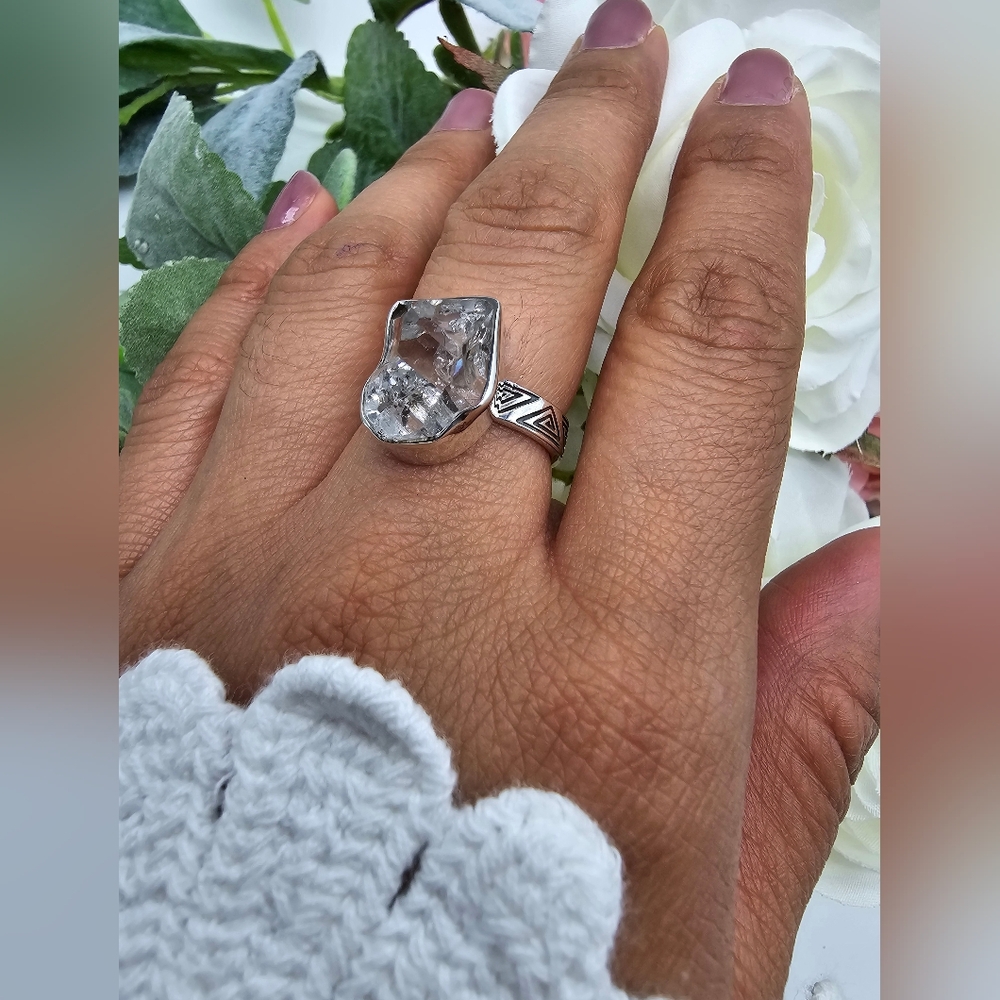 🥰 EMPOWERED RING - Picture 4 of 12